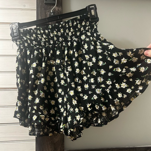 Wild Fable Daisy Floral Linen Blend Shorts - Picture 3 of 5